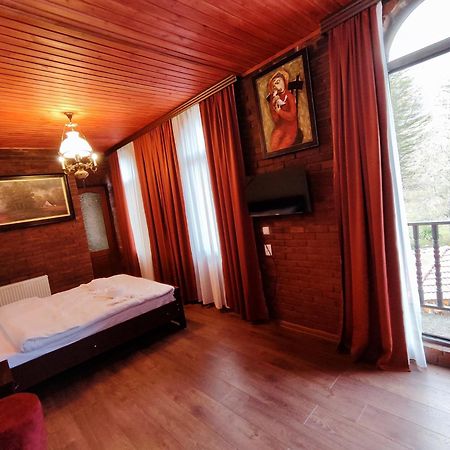 Chateau Chikovani Hotel Gordi Bagian luar foto
