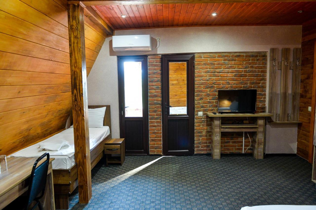 Chateau Chikovani Hotel Gordi Bagian luar foto