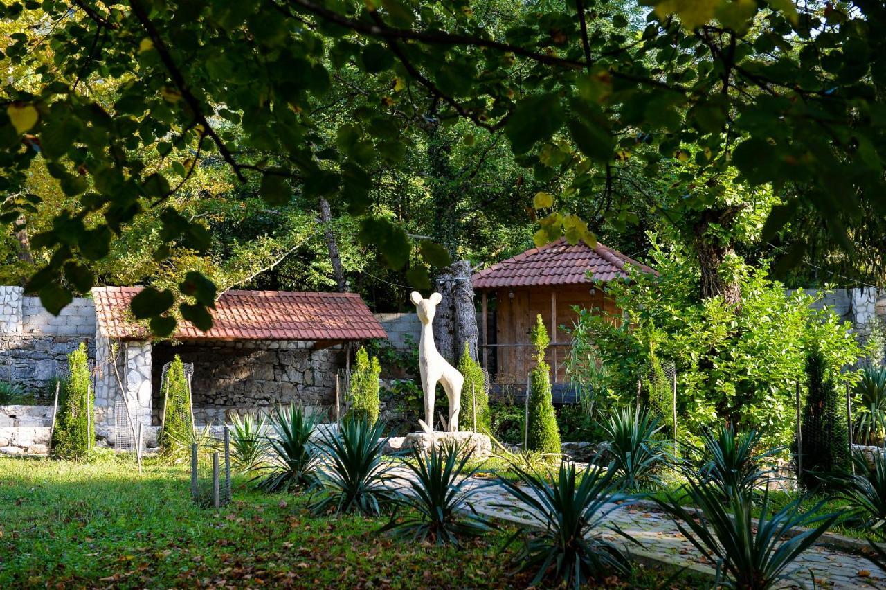 Chateau Chikovani Hotel Gordi Bagian luar foto