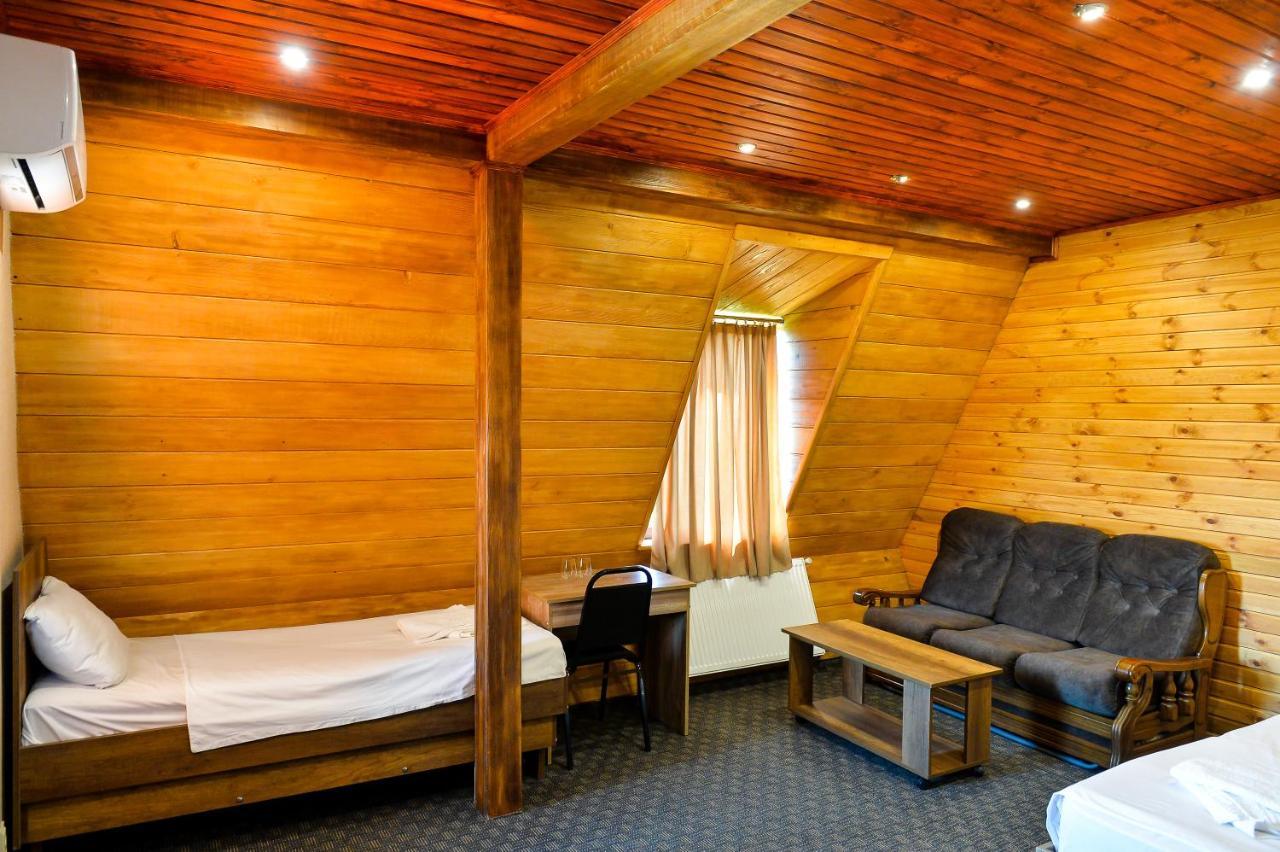 Chateau Chikovani Hotel Gordi Bagian luar foto