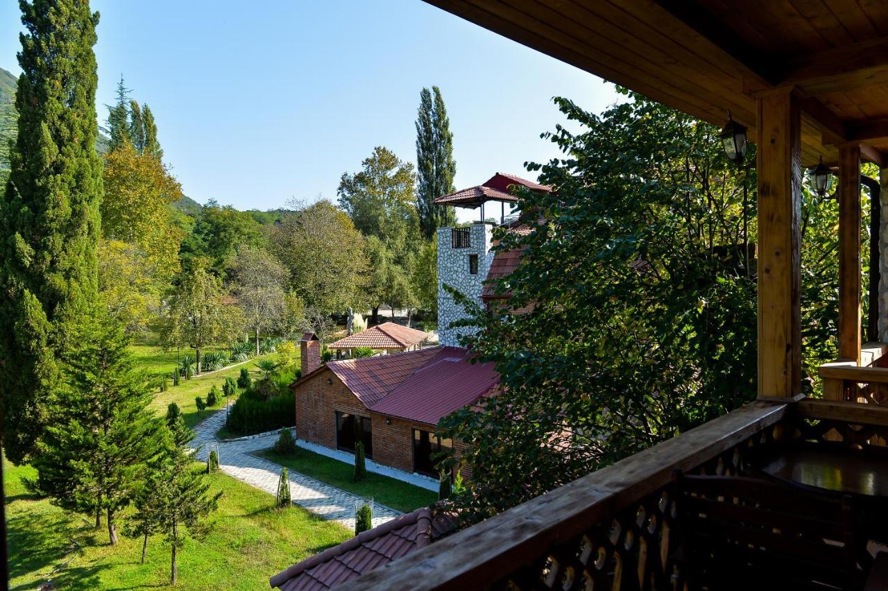 Chateau Chikovani Hotel Gordi Bagian luar foto