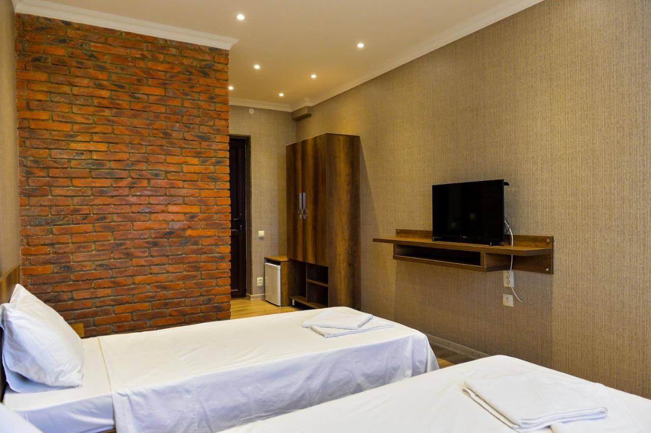 Chateau Chikovani Hotel Gordi Bagian luar foto