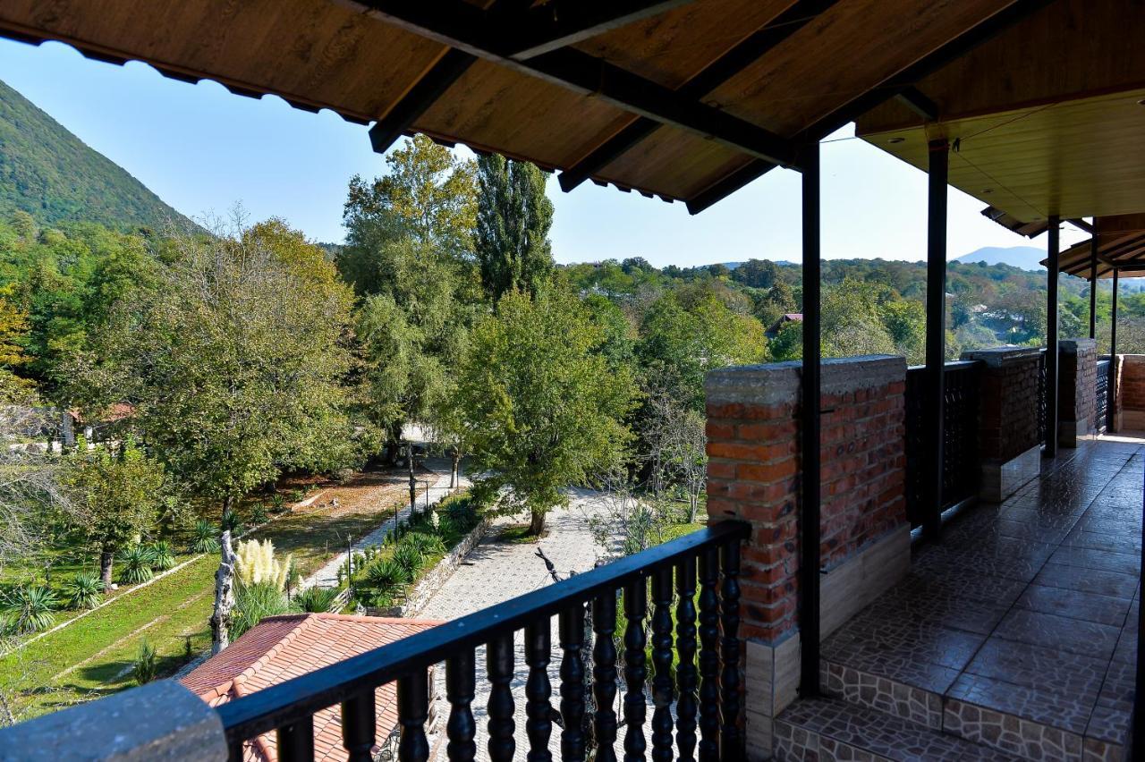 Chateau Chikovani Hotel Gordi Bagian luar foto