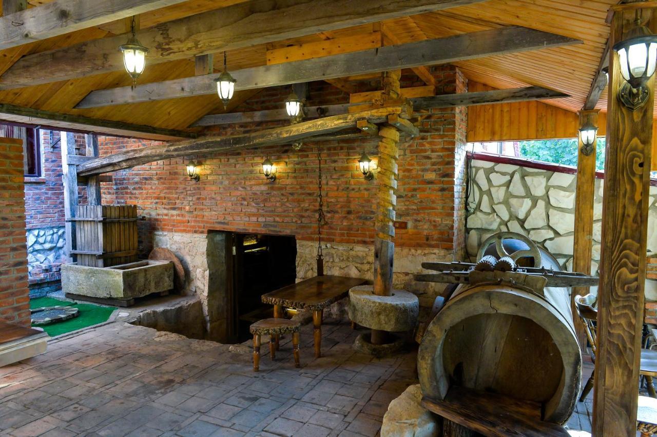 Chateau Chikovani Hotel Gordi Bagian luar foto