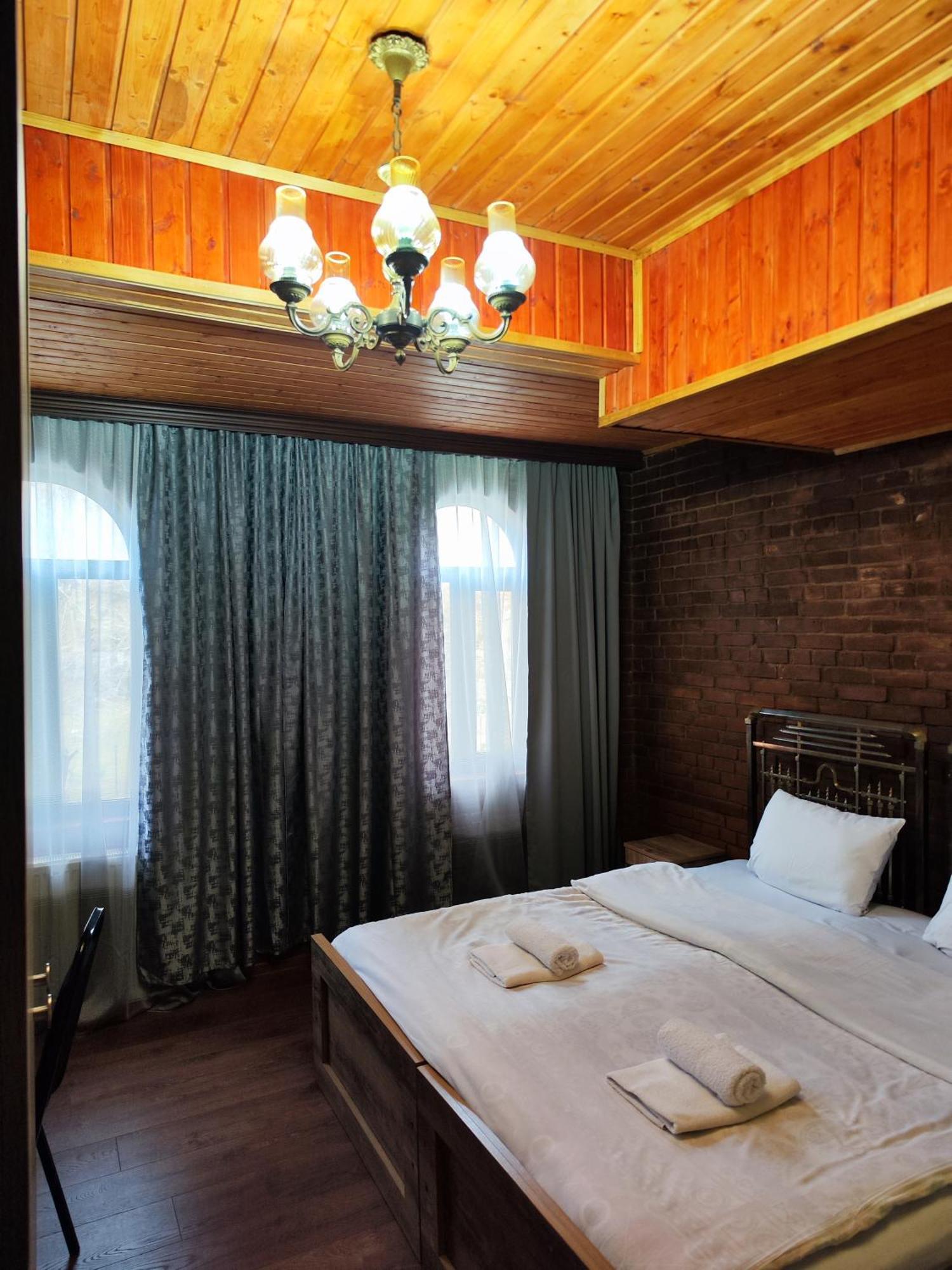 Chateau Chikovani Hotel Gordi Bagian luar foto