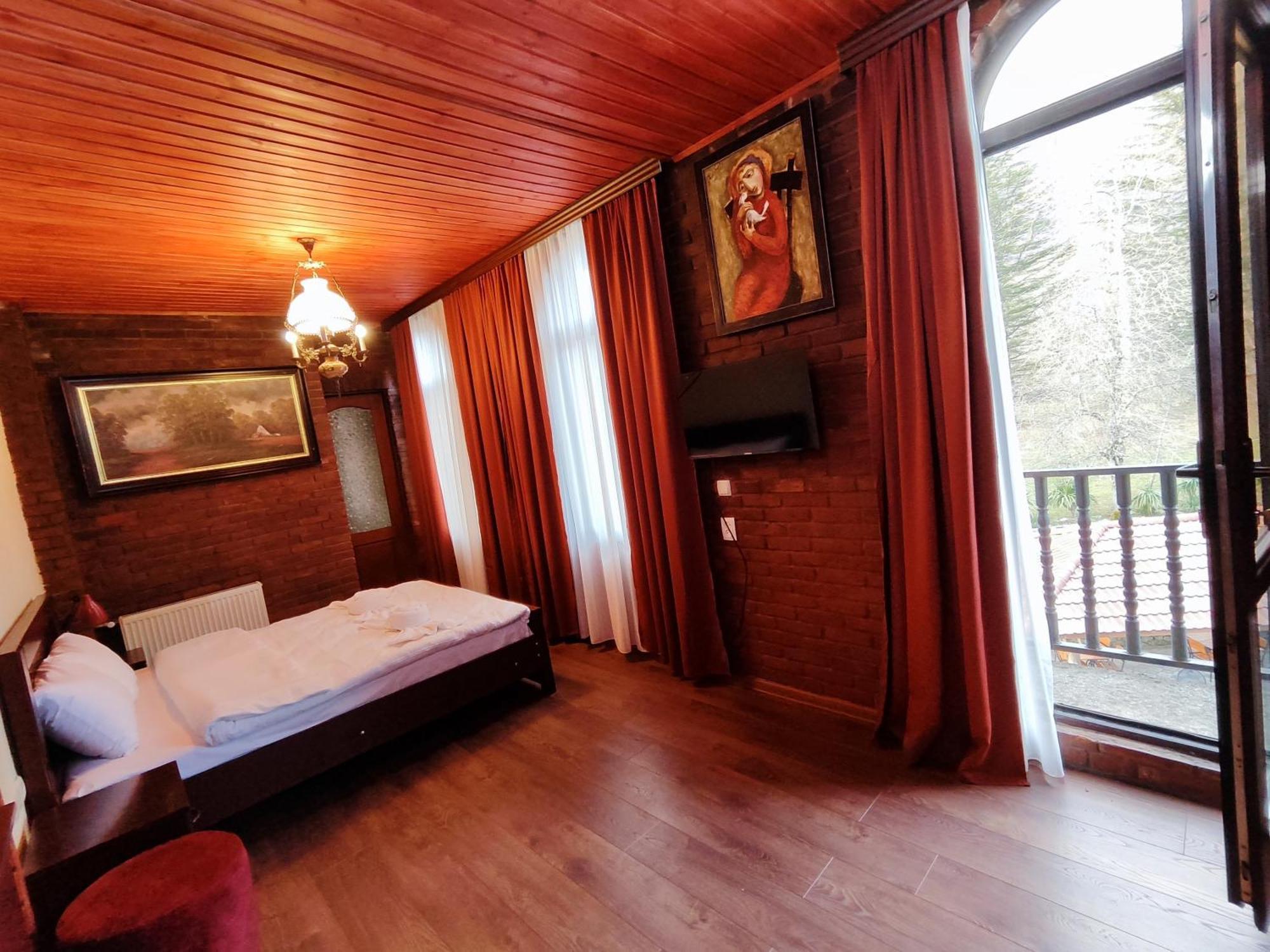 Chateau Chikovani Hotel Gordi Bagian luar foto