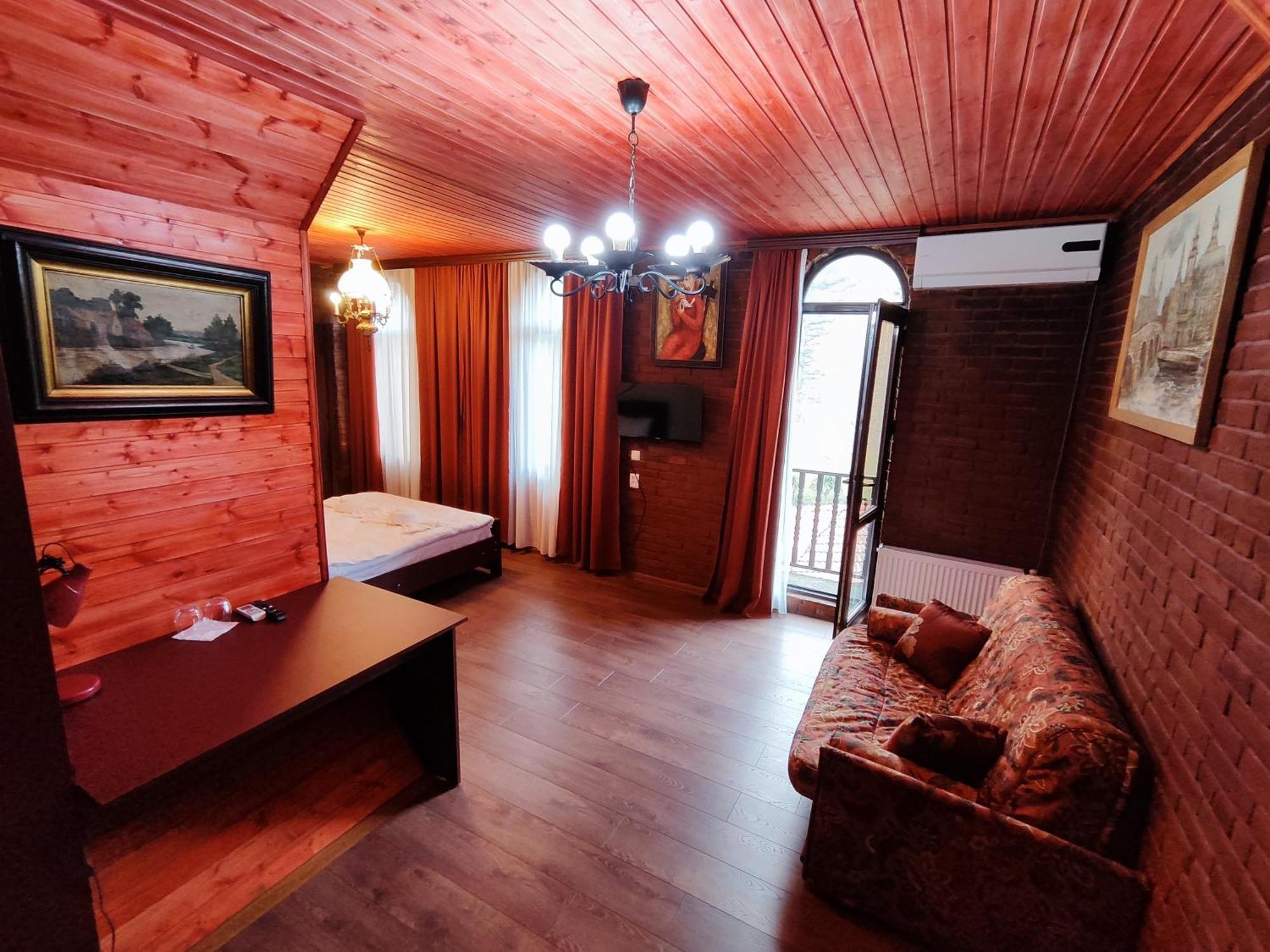 Chateau Chikovani Hotel Gordi Bagian luar foto