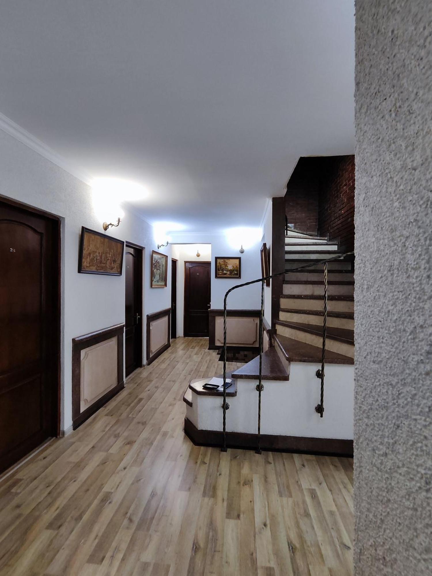 Chateau Chikovani Hotel Gordi Bagian luar foto