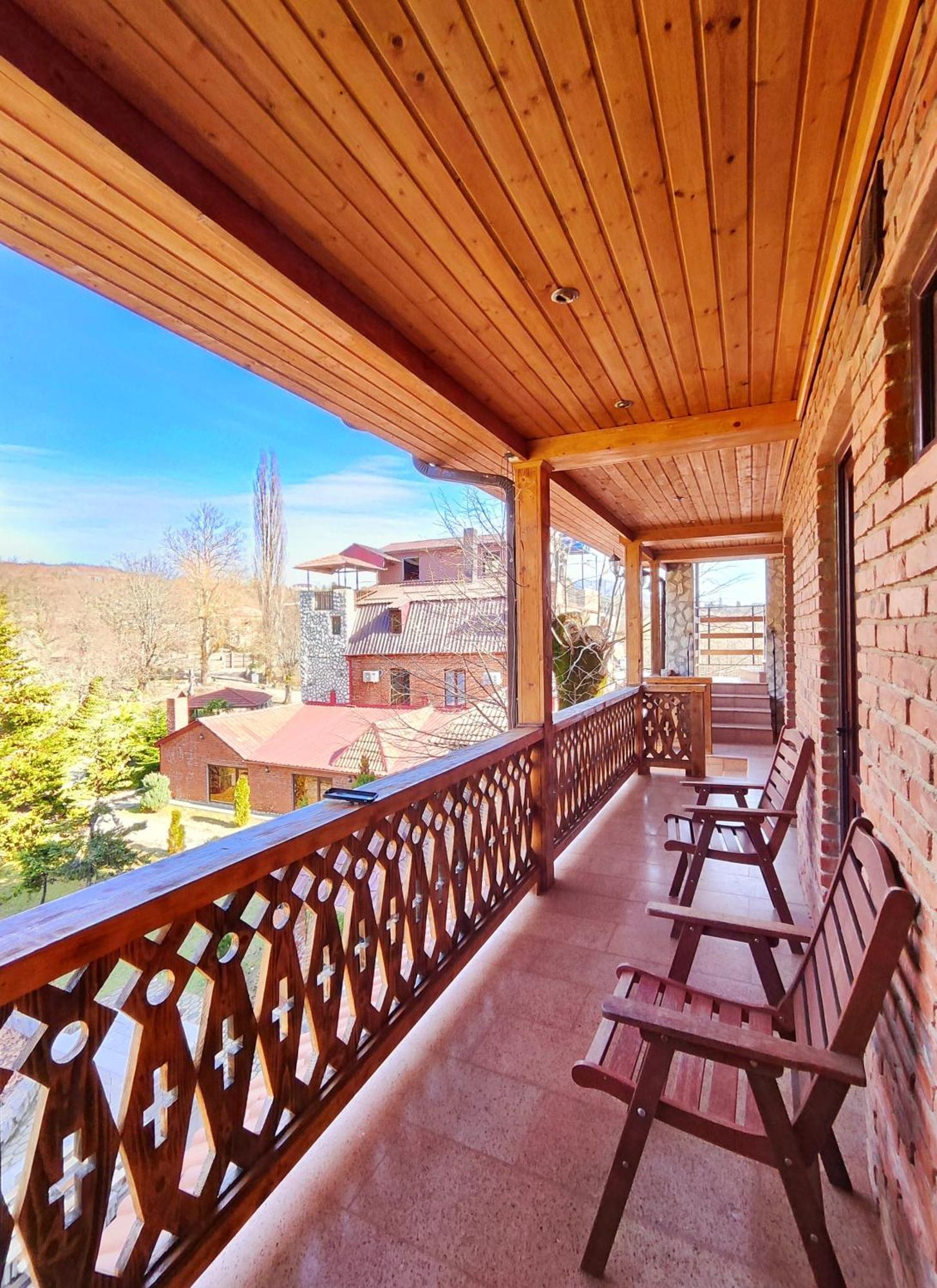Chateau Chikovani Hotel Gordi Bagian luar foto