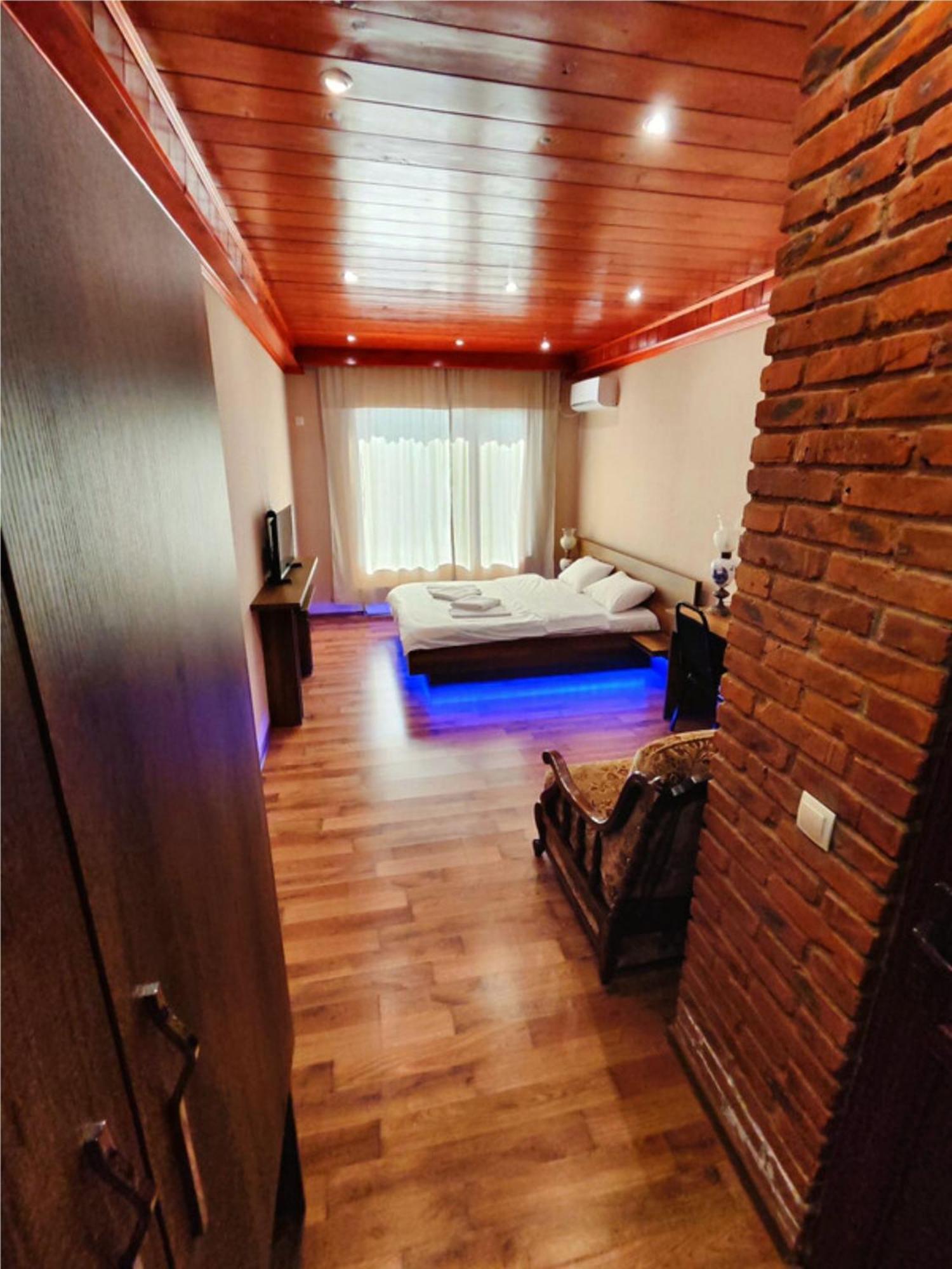 Chateau Chikovani Hotel Gordi Bagian luar foto