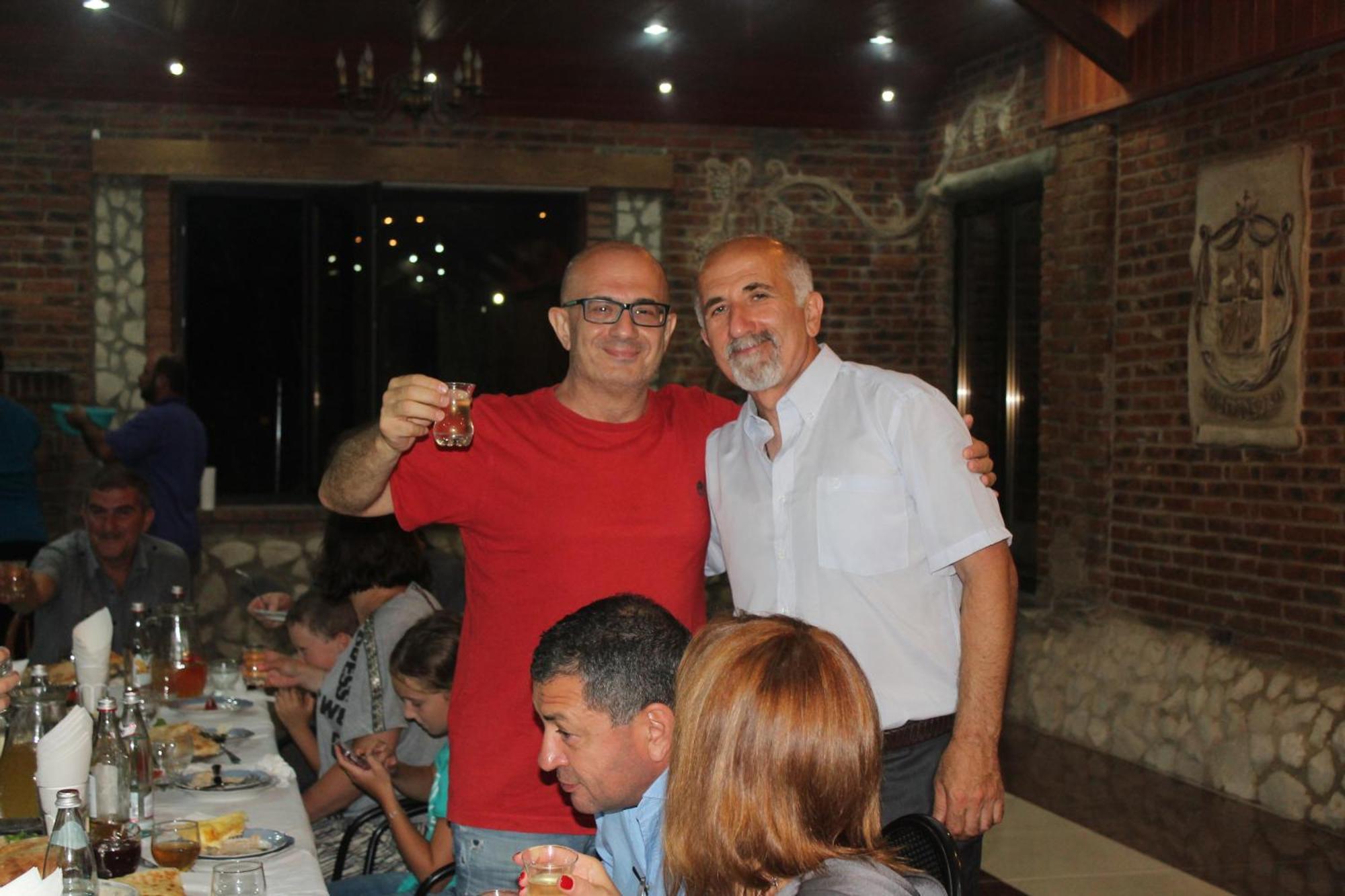 Chateau Chikovani Hotel Gordi Bagian luar foto
