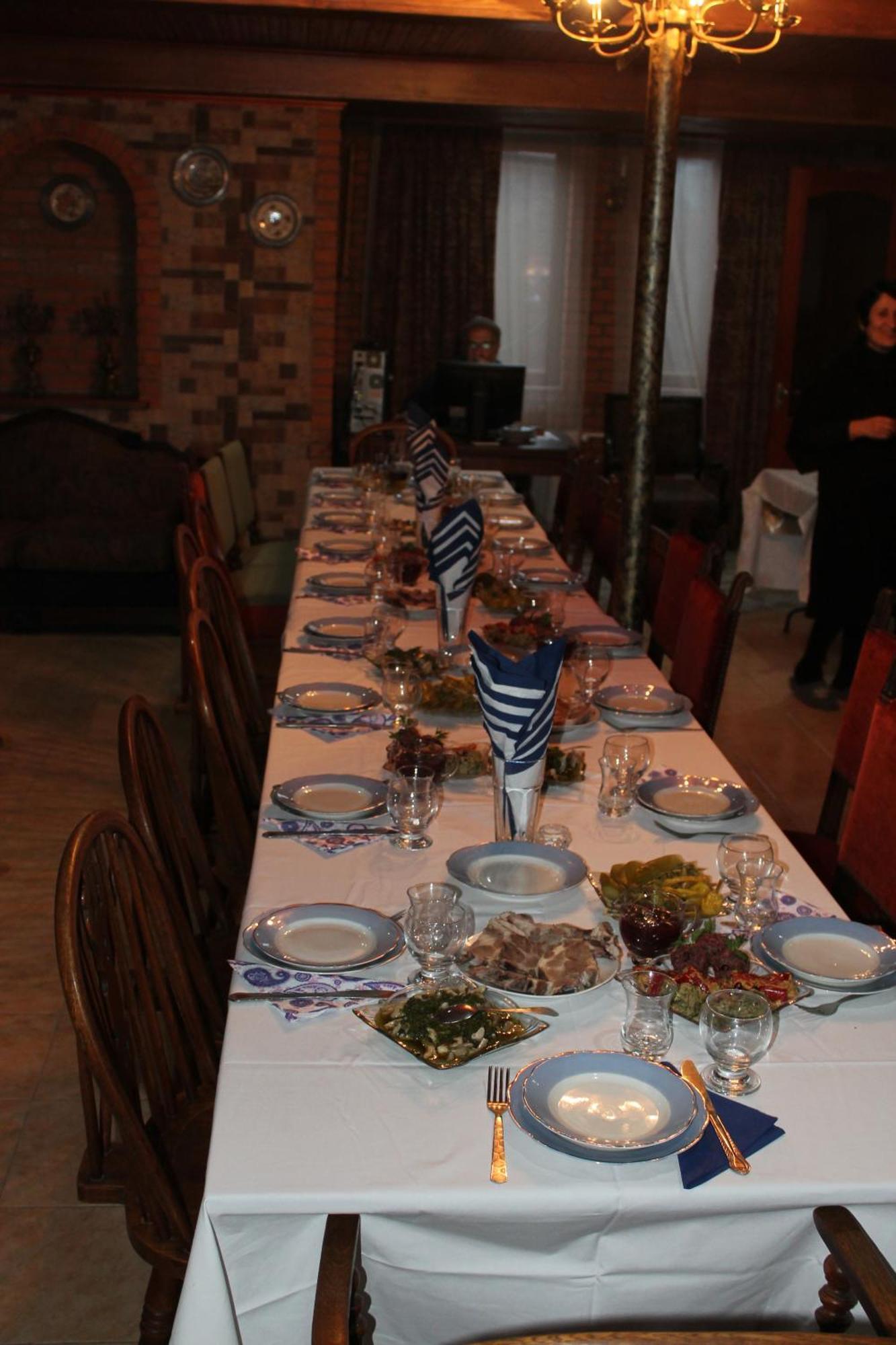 Chateau Chikovani Hotel Gordi Bagian luar foto