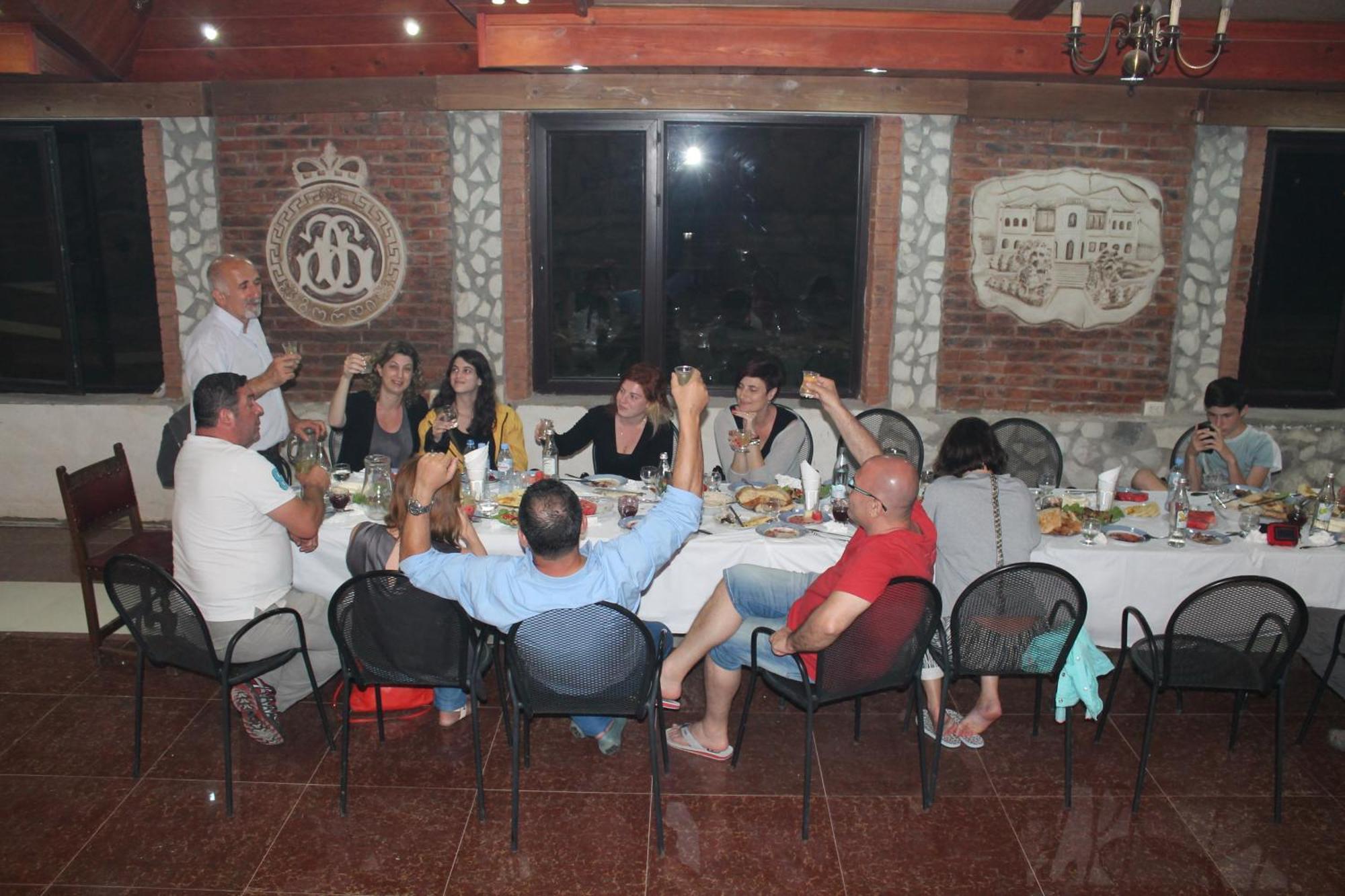 Chateau Chikovani Hotel Gordi Bagian luar foto