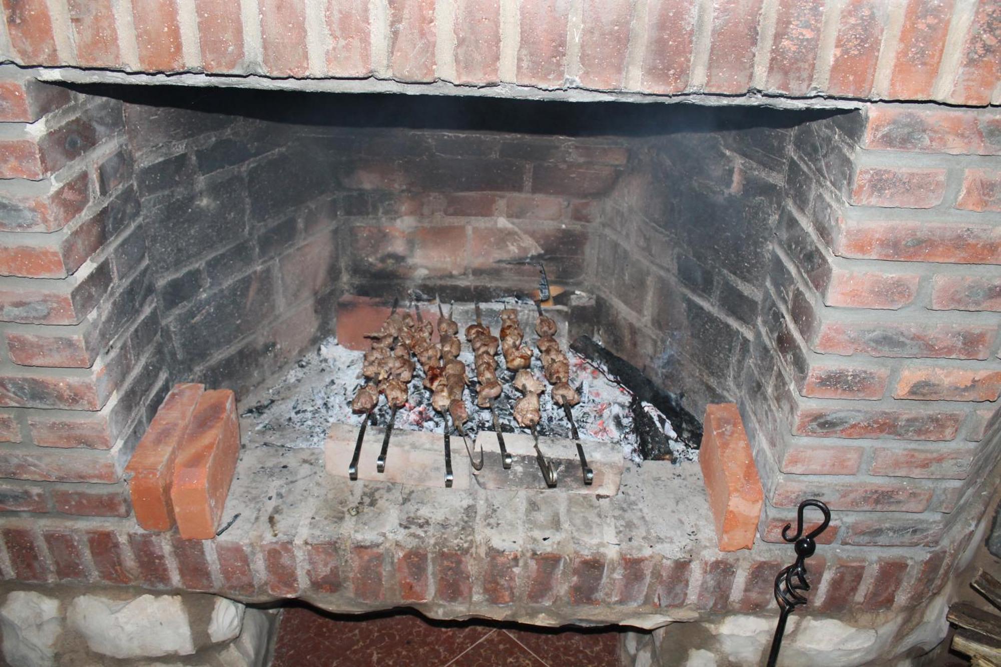 Chateau Chikovani Hotel Gordi Bagian luar foto