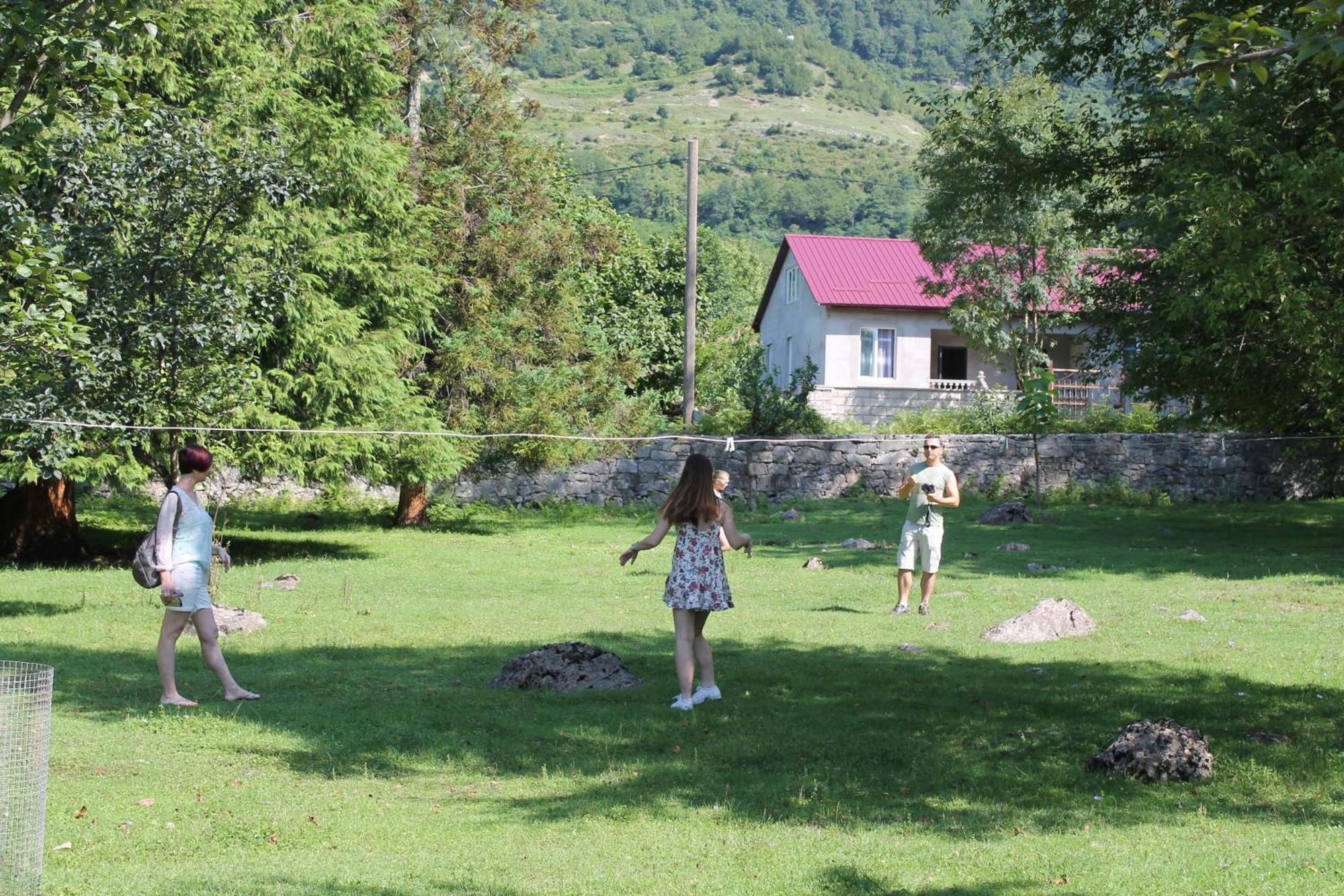 Chateau Chikovani Hotel Gordi Bagian luar foto