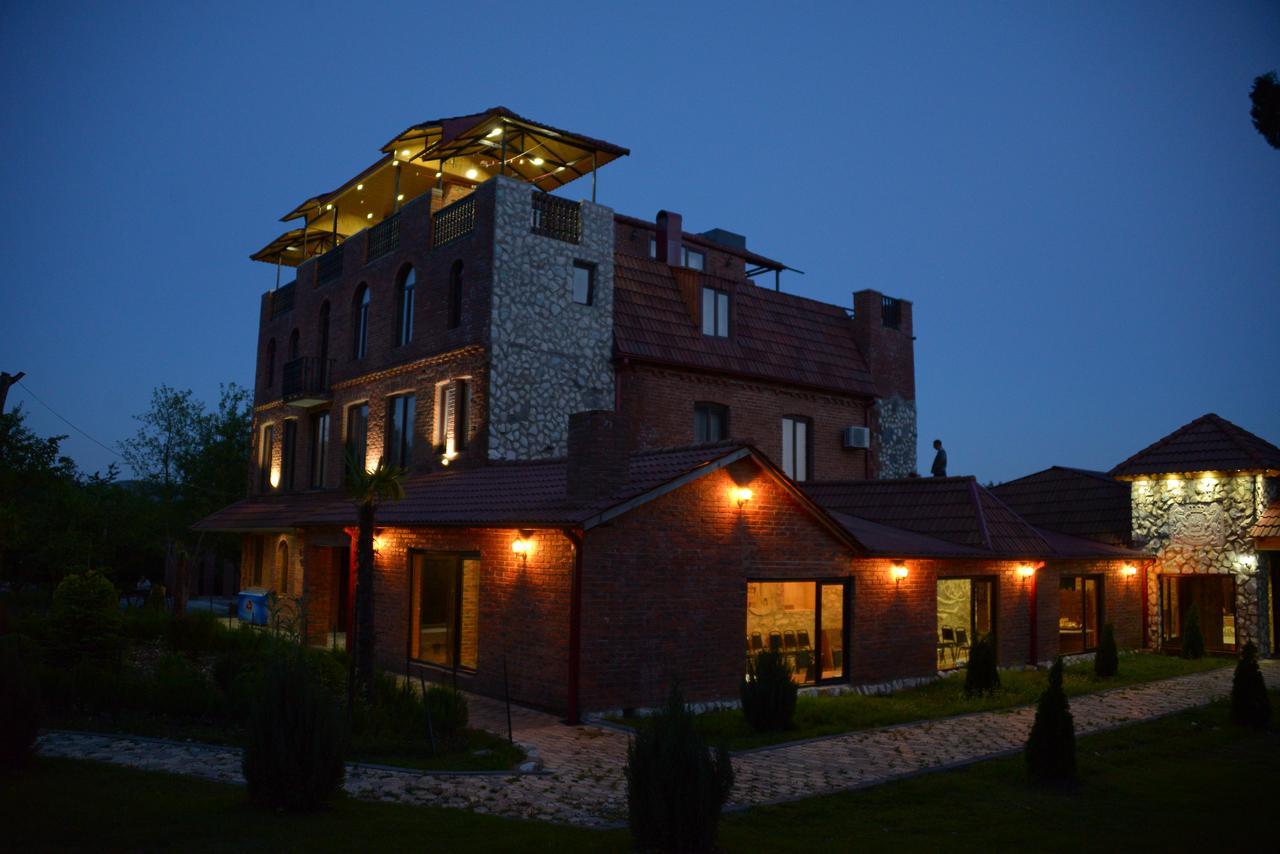 Chateau Chikovani Hotel Gordi Bagian luar foto