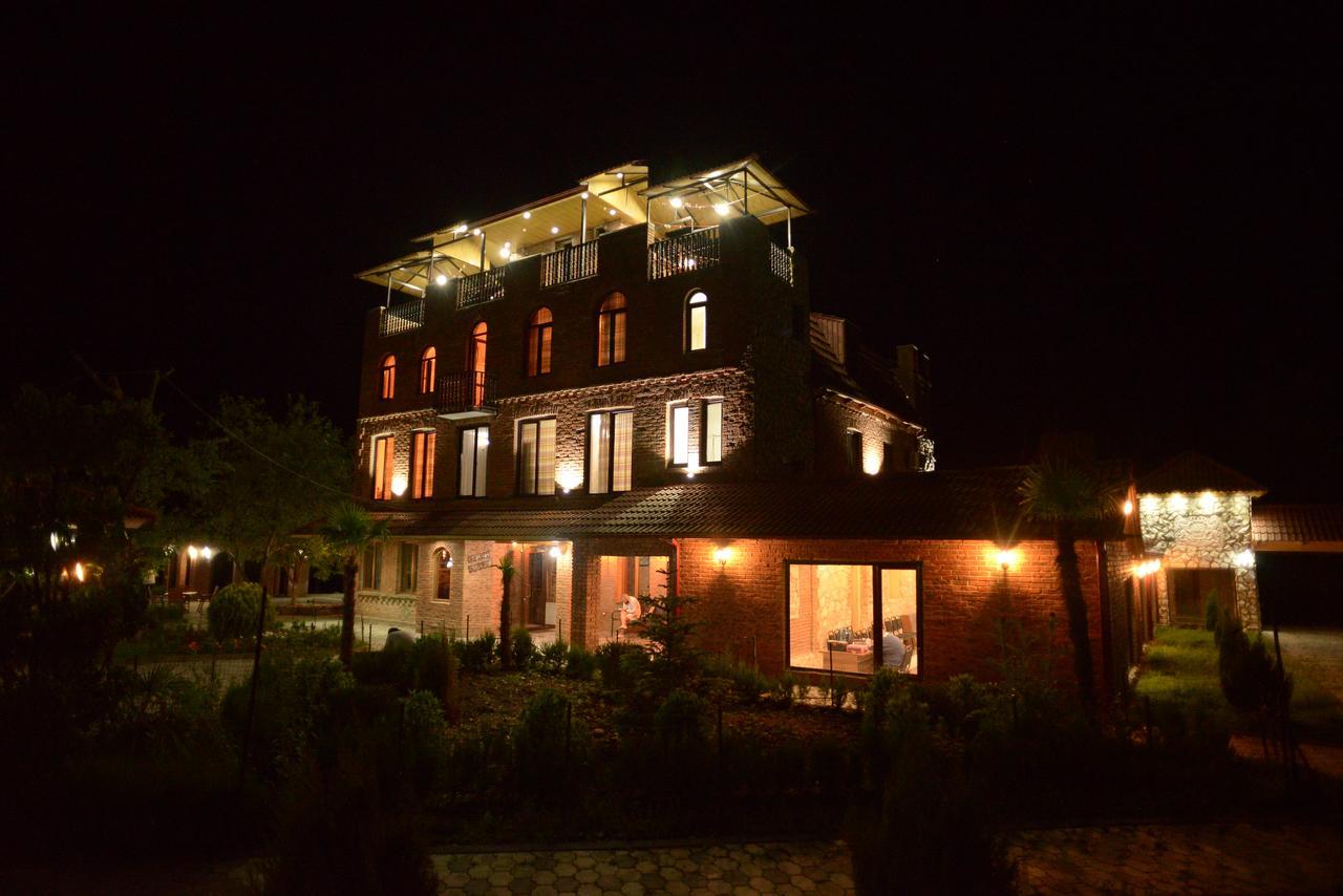 Chateau Chikovani Hotel Gordi Bagian luar foto