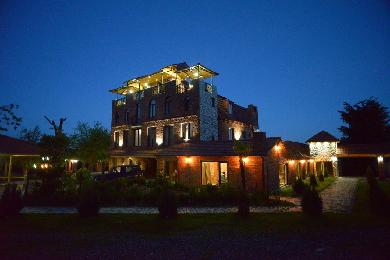 Chateau Chikovani Hotel Gordi Bagian luar foto