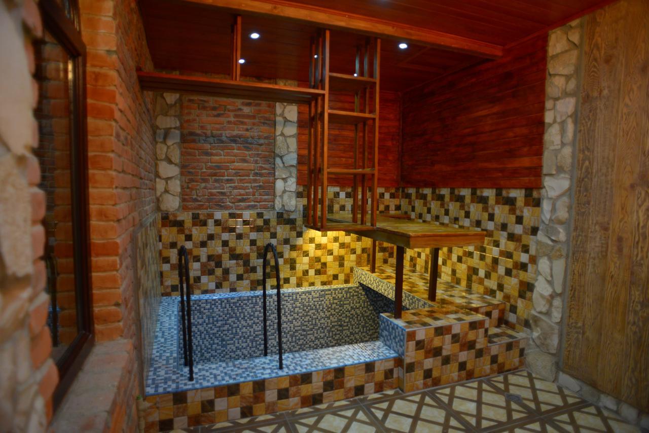 Chateau Chikovani Hotel Gordi Bagian luar foto