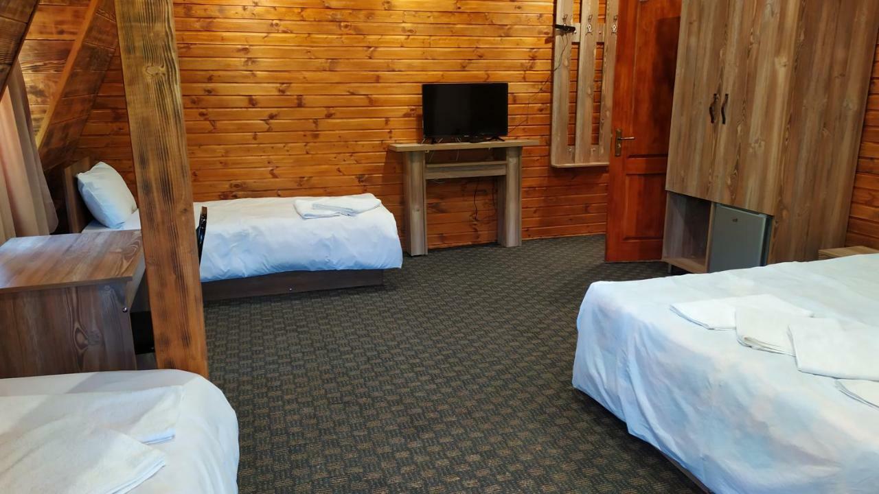 Chateau Chikovani Hotel Gordi Bagian luar foto