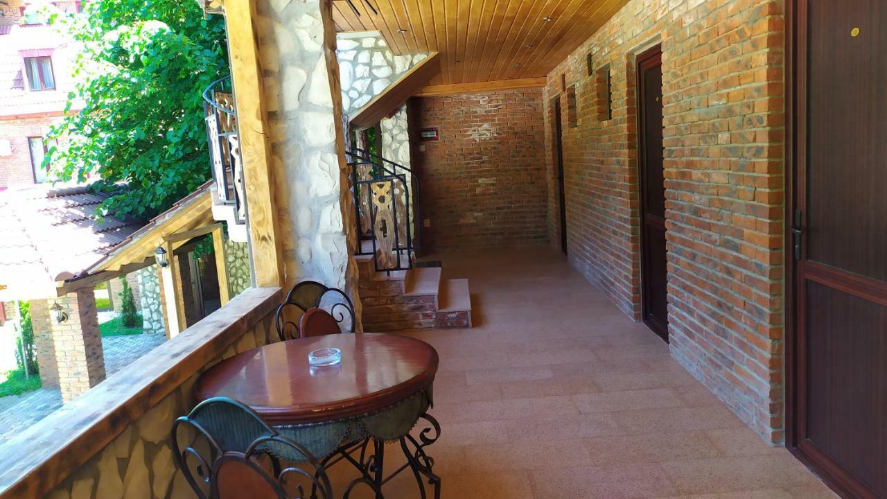 Chateau Chikovani Hotel Gordi Bagian luar foto
