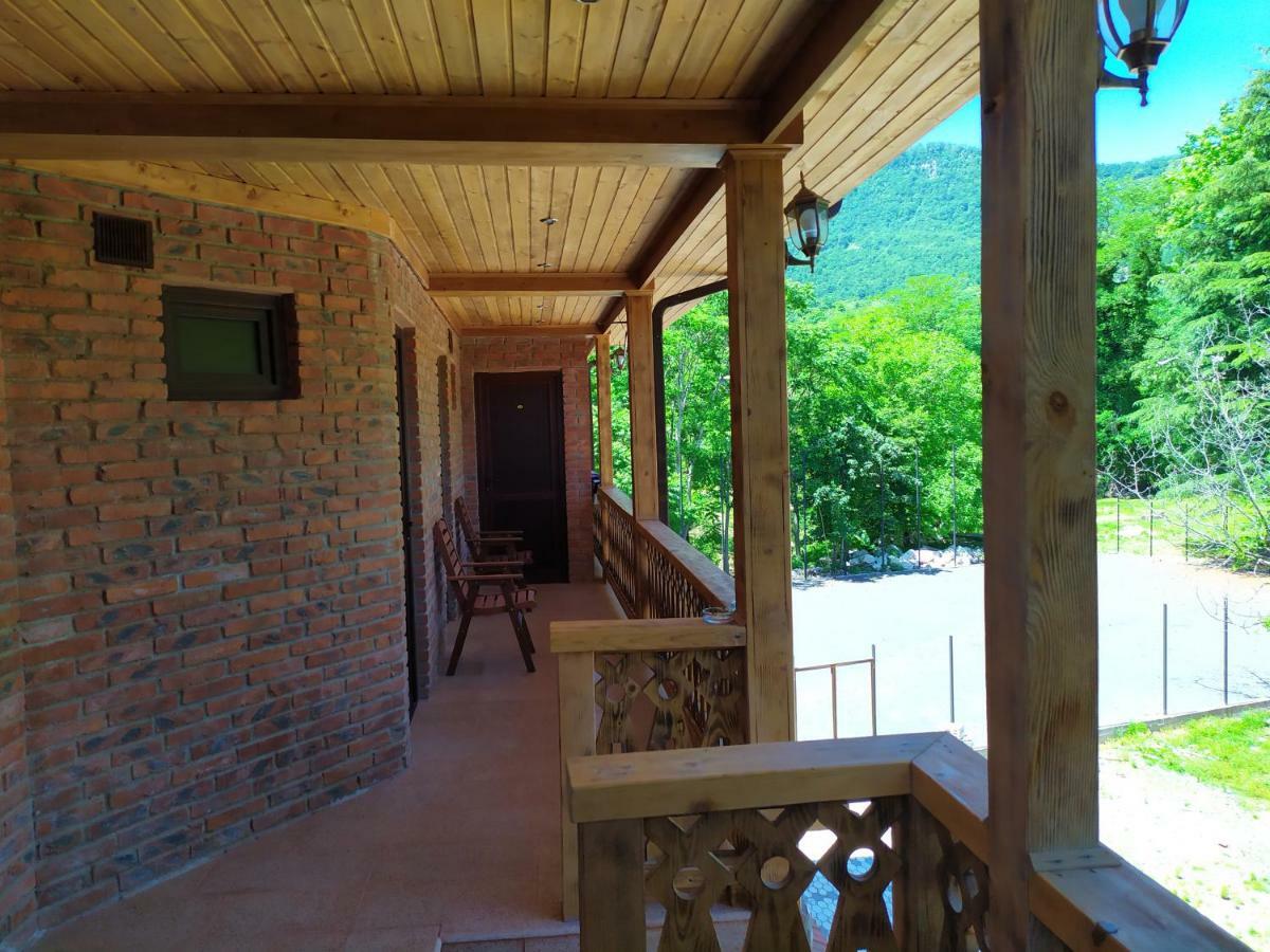 Chateau Chikovani Hotel Gordi Bagian luar foto