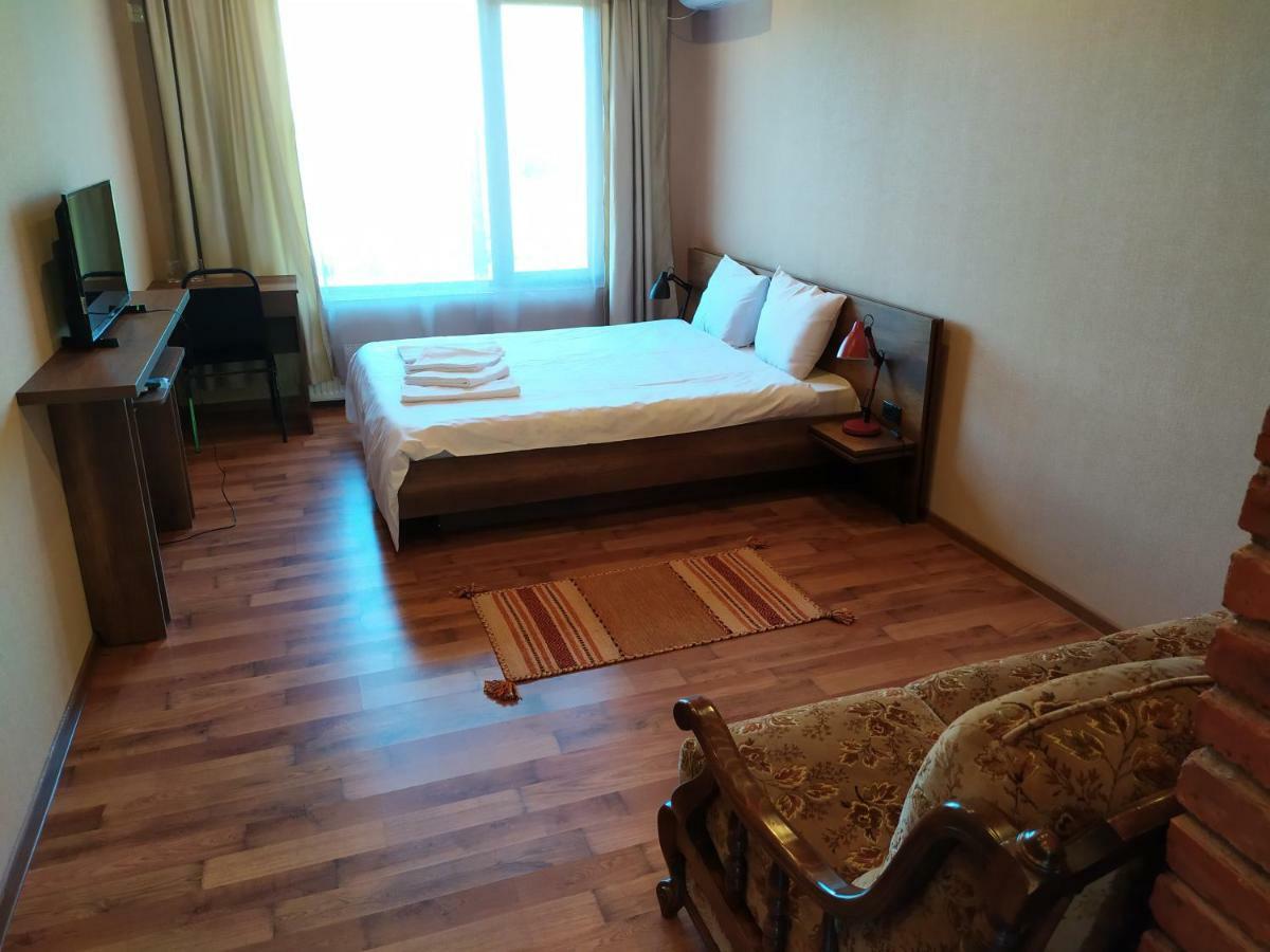 Chateau Chikovani Hotel Gordi Bagian luar foto